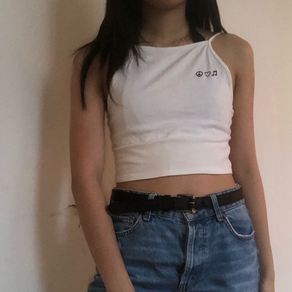 3 Crop Tank & Tops Bundle - Picture 2 of 4